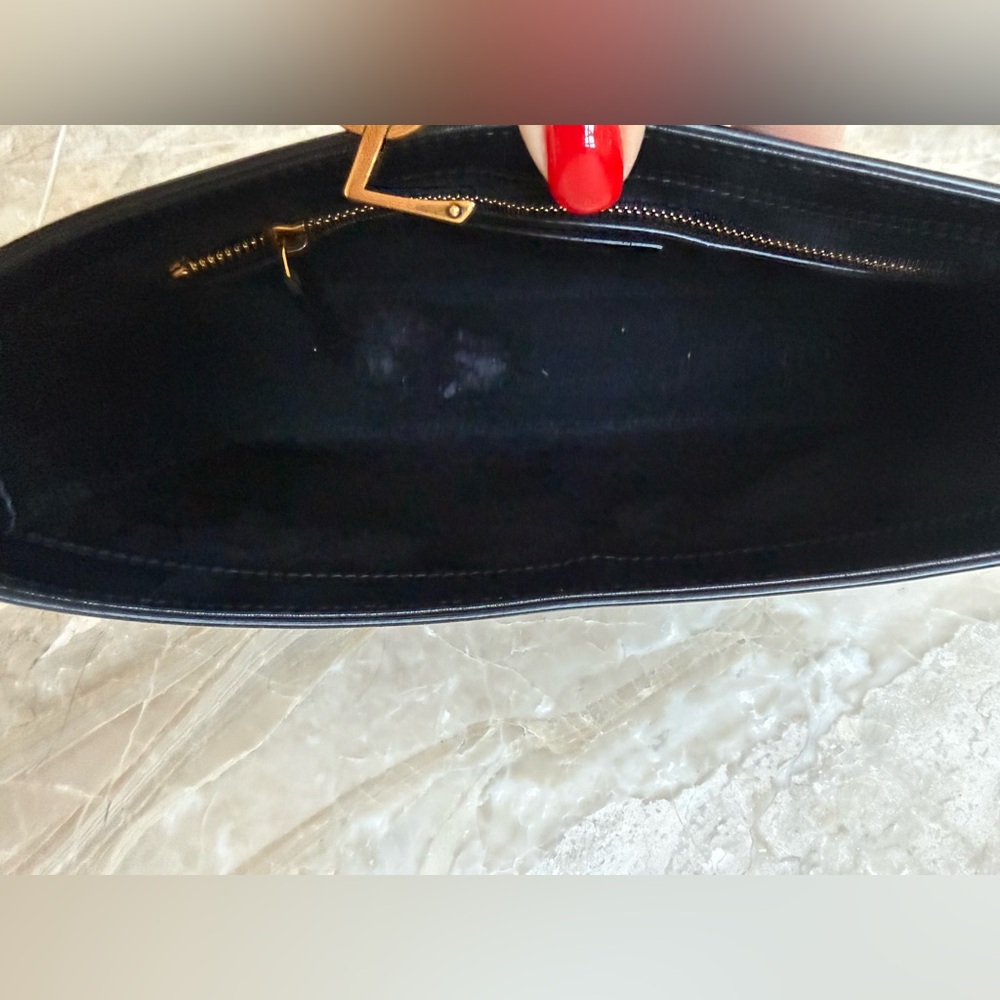 Saint Laurent Le 5 à 7 Smooth Leather Shoulder Bag Black Gold Hardware 2025 - Picture 14 of 15